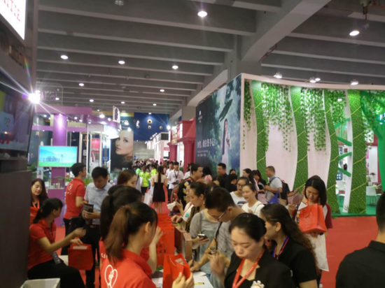 赢在移动亮相广州美博会 助千家美妆引爆销量(图3) 赢在移动亮相广州美博会 助千家美妆品牌引爆销量