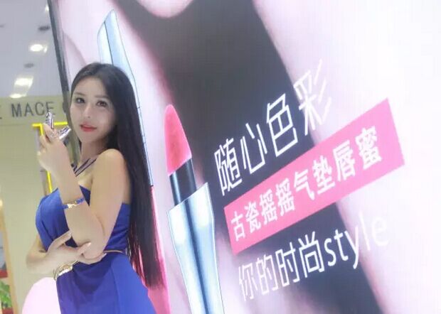 第45届美博会圆满落幕,古瓷摇摇小酒瓶(图6) 第45届美博会圆满落幕,古瓷摇摇小酒瓶(图6)